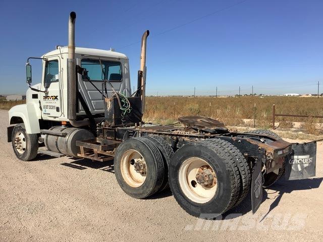 Mack CHU613 Tegljači