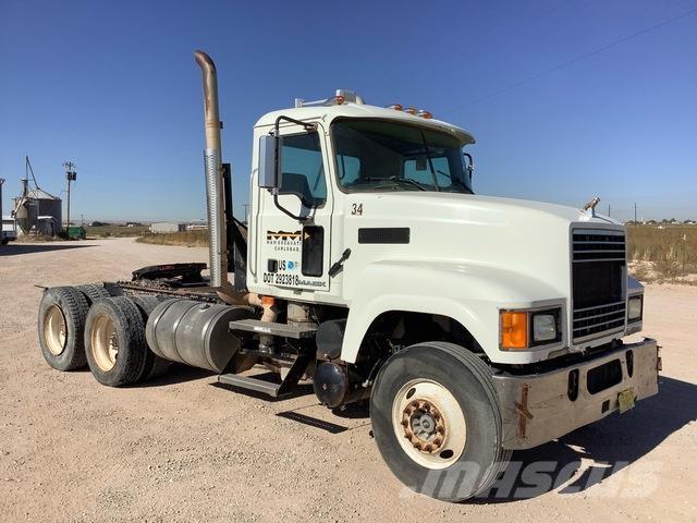 Mack CHU613 Tegljači