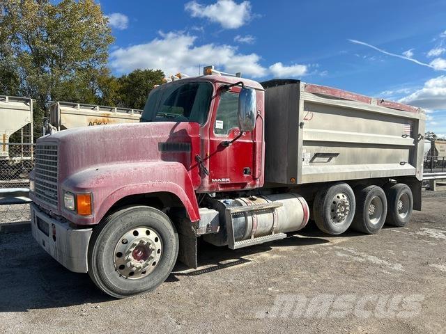 Mack CHU613 Kiperi kamioni