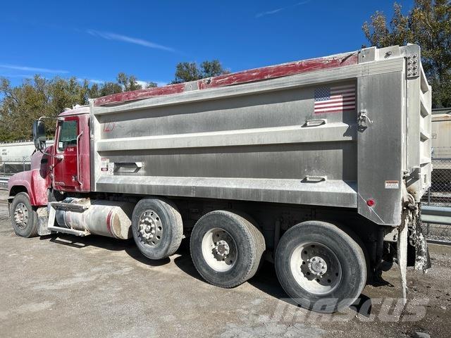 Mack CHU613 Kiperi kamioni