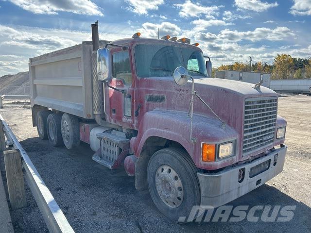 Mack CHU613 Kiperi kamioni