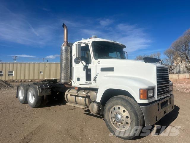 Mack CHU613 Tegljači