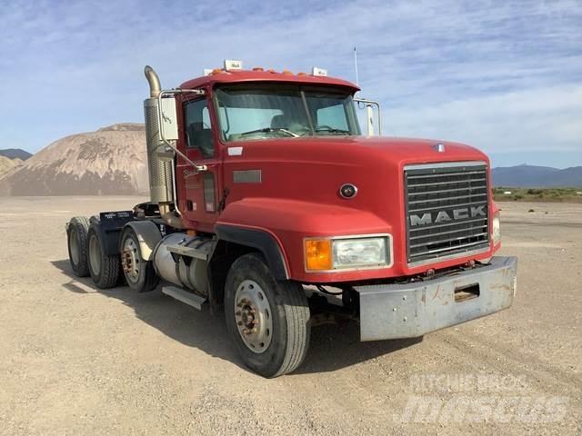 Mack CL733 Tegljači