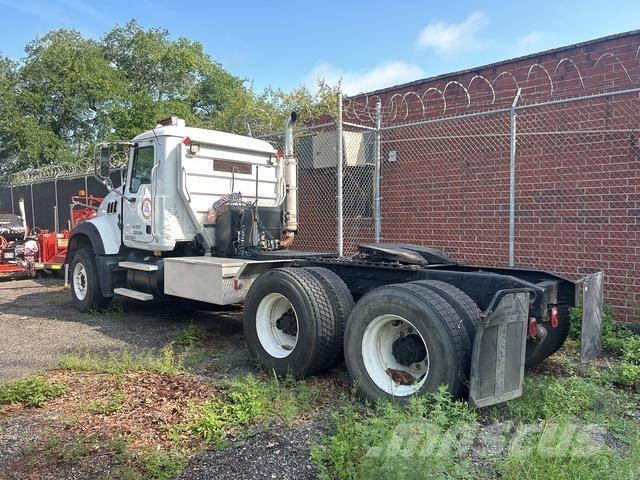 Mack CTP713 Tegljači