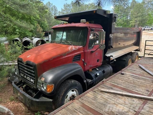 Mack CV700 Kiperi kamioni
