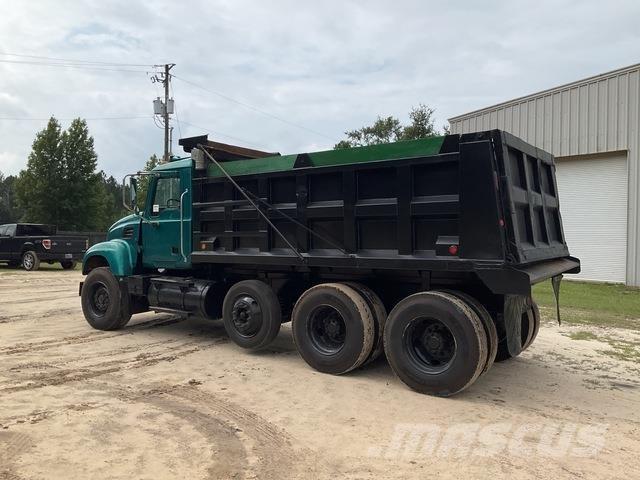 Mack CV700 Kiperi kamioni