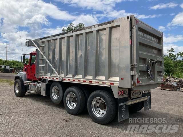 Mack CV713 Kiperi kamioni