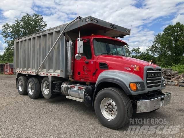 Mack CV713 Kiperi kamioni