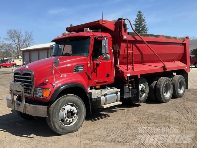 Mack CV713 Kiperi kamioni