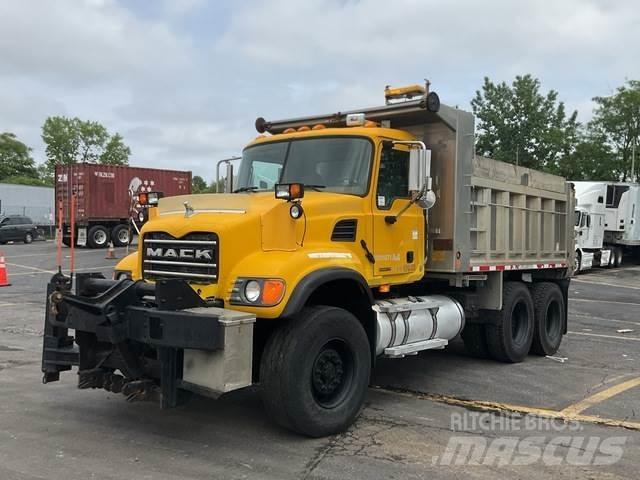Mack CV713 Kiperi kamioni