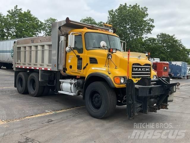 Mack CV713 Kiperi kamioni