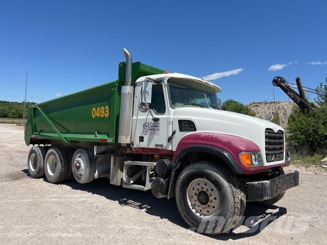 Mack CV713 Kiperi kamioni