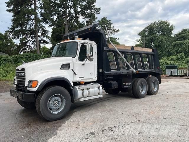 Mack CV713 Kiperi kamioni