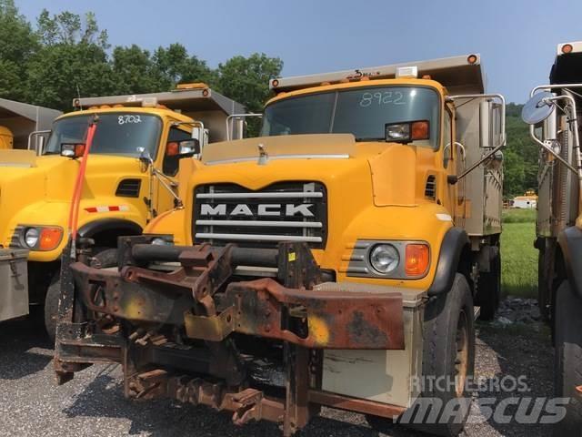Mack CV713 Posipači soli i peska