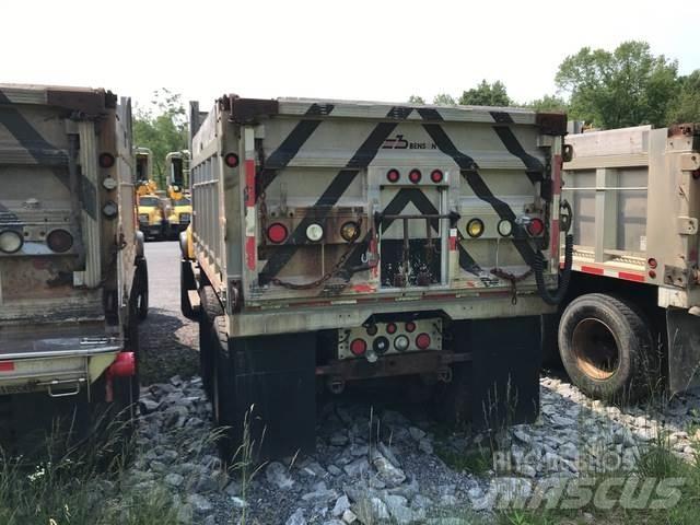 Mack CV713 Posipači soli i peska