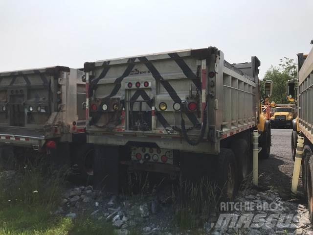 Mack CV713 Posipači soli i peska
