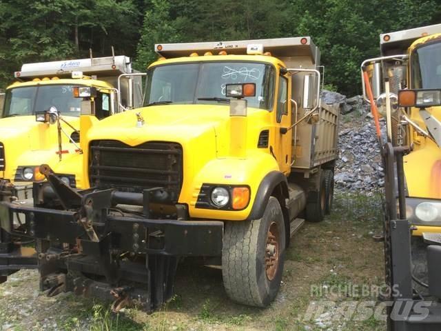 Mack CV713 Posipači soli i peska