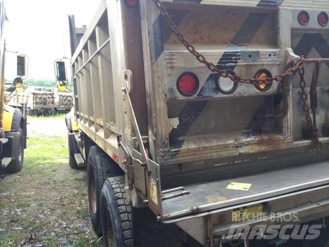 Mack CV713 Posipači soli i peska