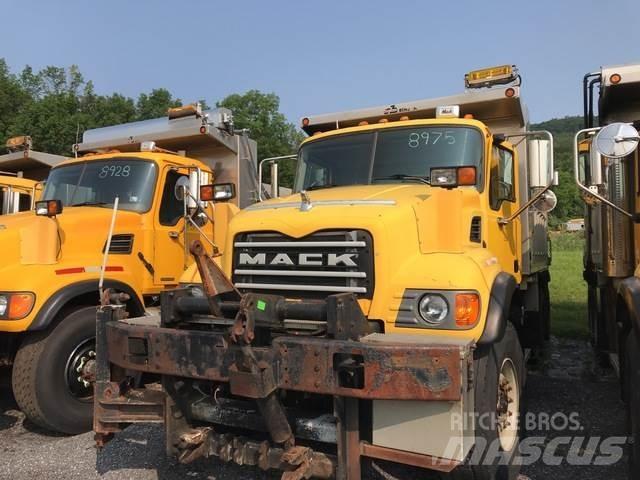 Mack CV713 Posipači soli i peska