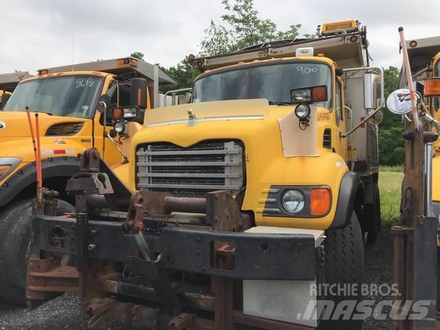 Mack CV713 Kiperi kamioni