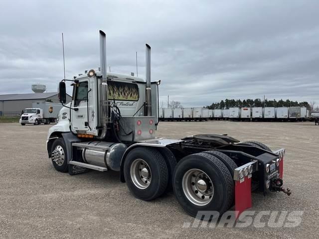 Mack CXN613 Tegljači