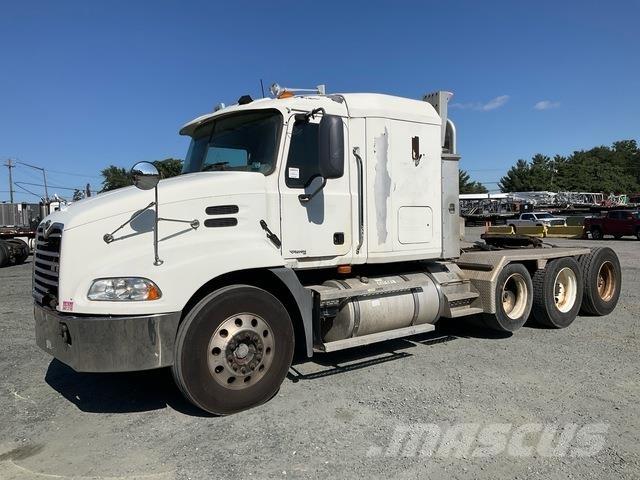 Mack CXN613 Tegljači