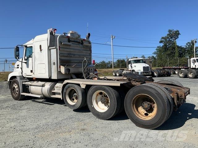 Mack CXN613 Tegljači