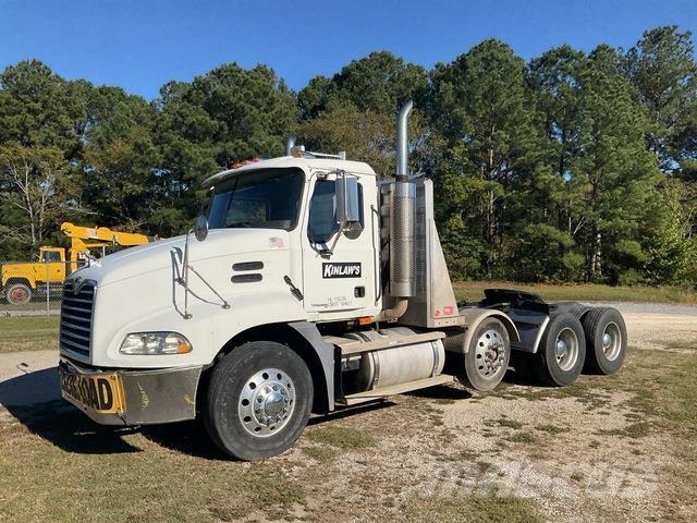 Mack CXN613 Tegljači