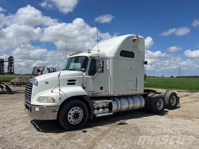 Mack CXU600 Tegljači