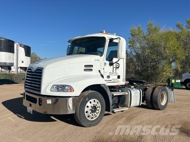Mack CXU612 Tegljači