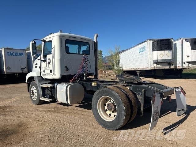 Mack CXU612 Tegljači
