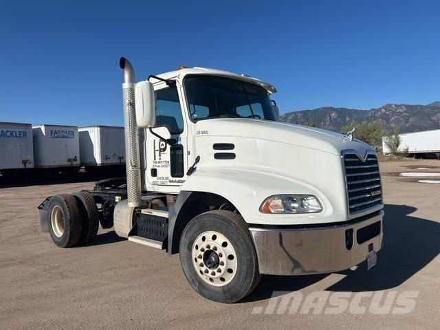 Mack CXU612 Tegljači