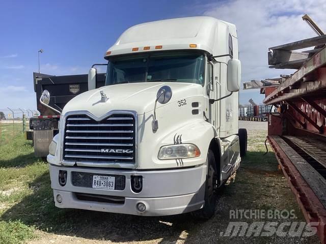 Mack CXU613 Tegljači
