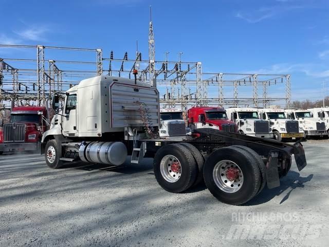 Mack CXU613 Tegljači