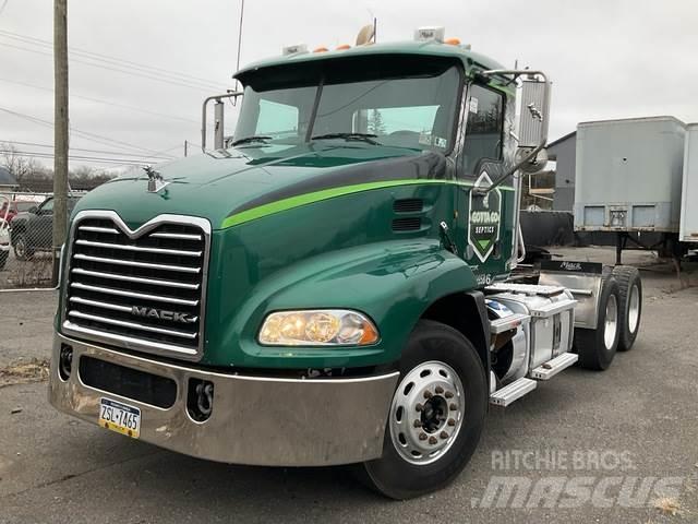 Mack CXU613 Tegljači
