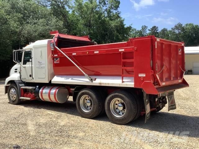 Mack CXU613 Kiperi kamioni