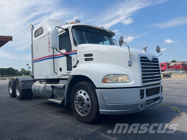 Mack CXU613 Tegljači