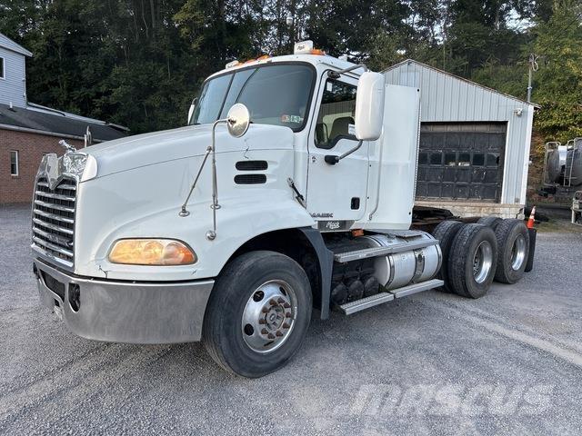 Mack CXU613 Tegljači