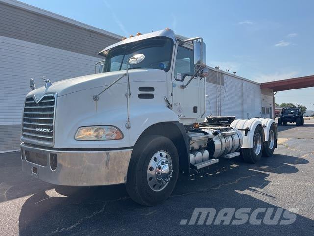 Mack CXU613 Tegljači