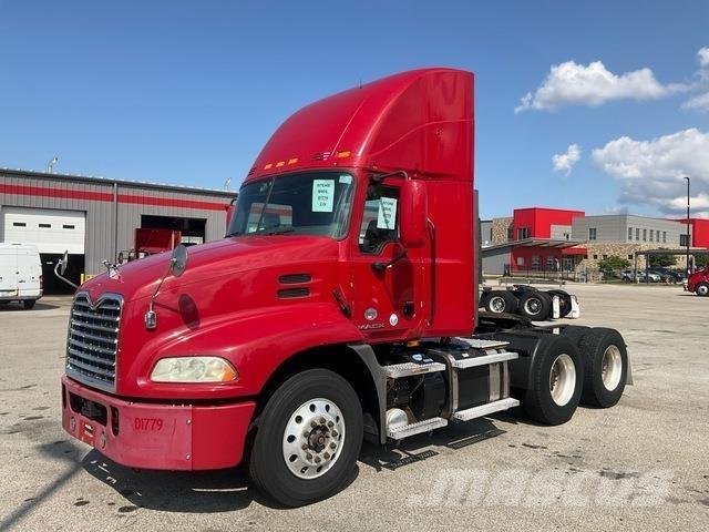 Mack CXU613 Tegljači