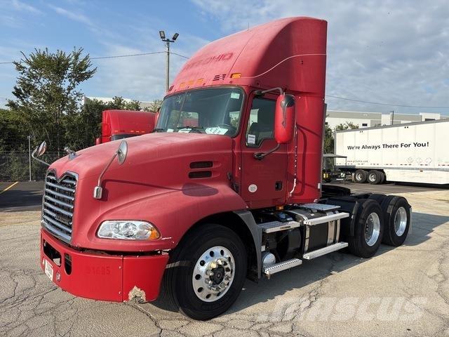Mack CXU613 Tegljači