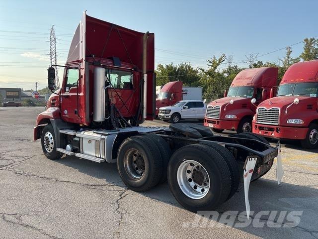 Mack CXU613 Tegljači