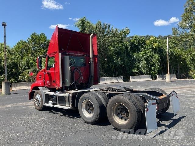 Mack CXU613 Tegljači