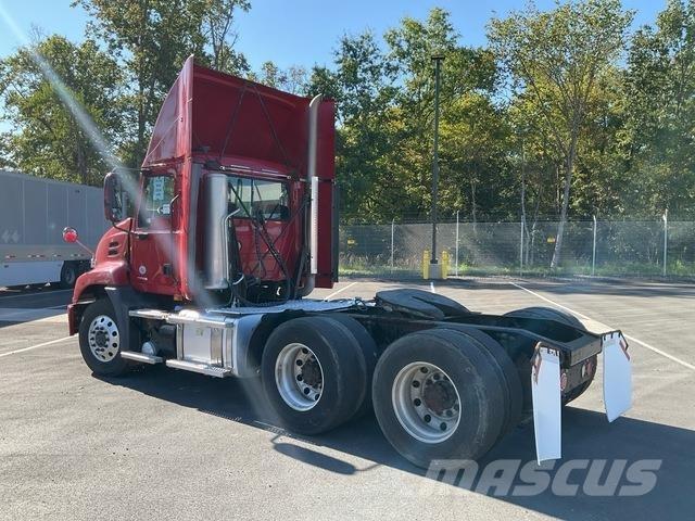 Mack CXU613 Tegljači