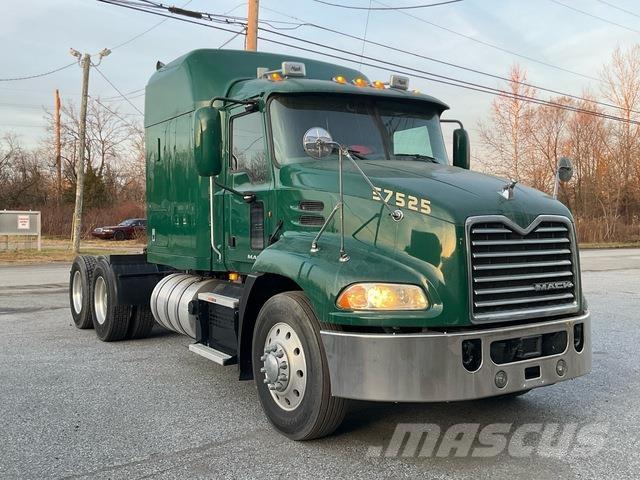 Mack CXU613 Tegljači