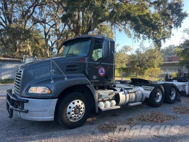 Mack CXU613 Tegljači