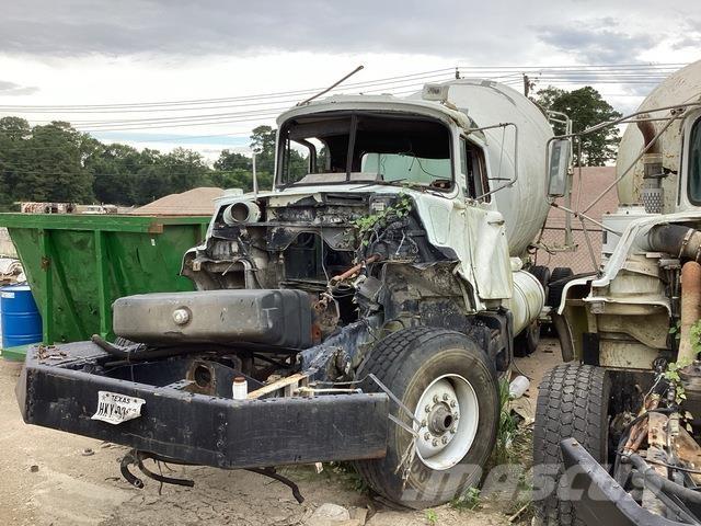 Mack DM690S Ostali kamioni