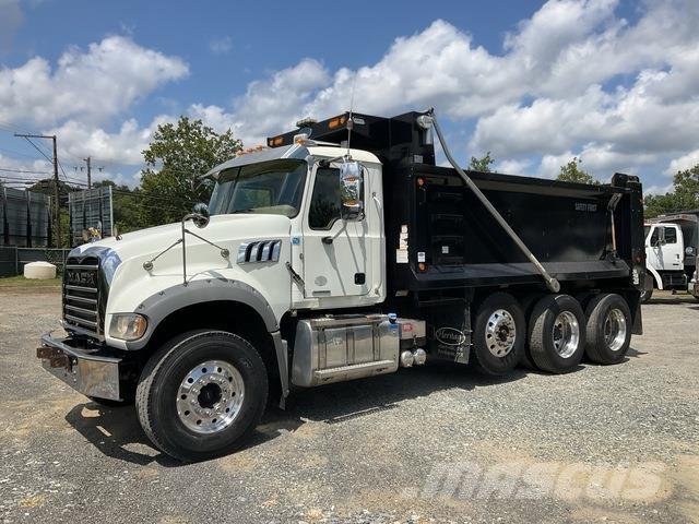 Mack GR64F Kiperi kamioni