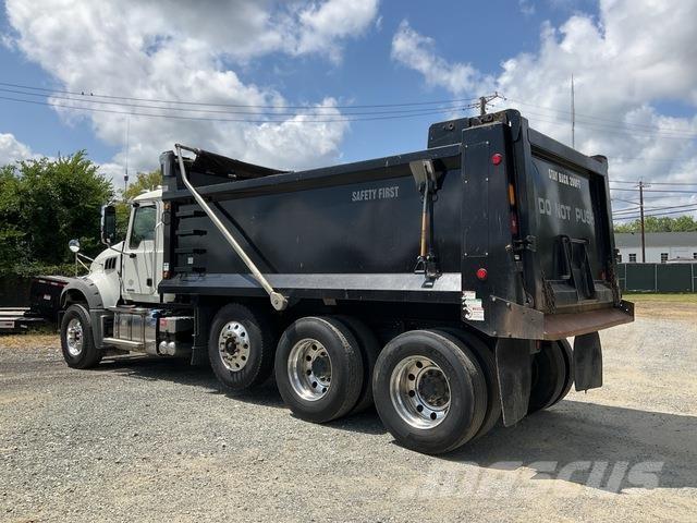Mack GR64F Kiperi kamioni