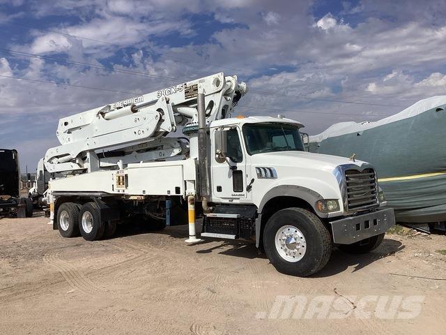 Mack GR64F Kamionske beton pumpe